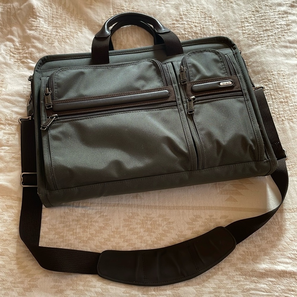 Tumi Commuter Laptop Briefcase ⭐️